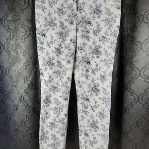 Mario Serrani Italy Brand White with Blue Floral Capri? Style Pants